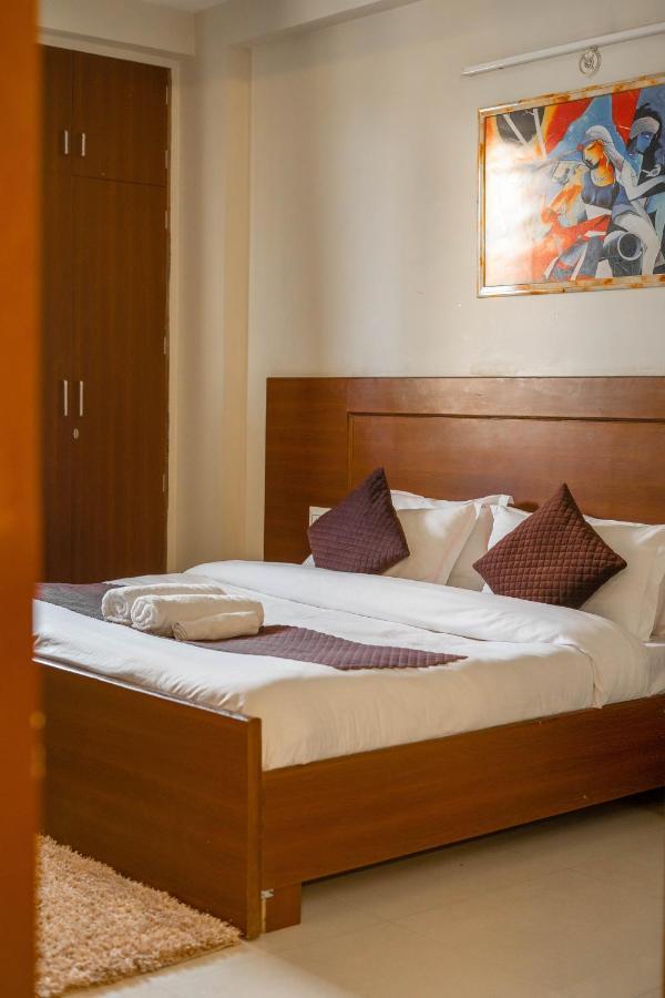 The Lodgers 2 Bhk Serviced Apartment Infront Of Artemis Hospital Гургаон Экстерьер фото