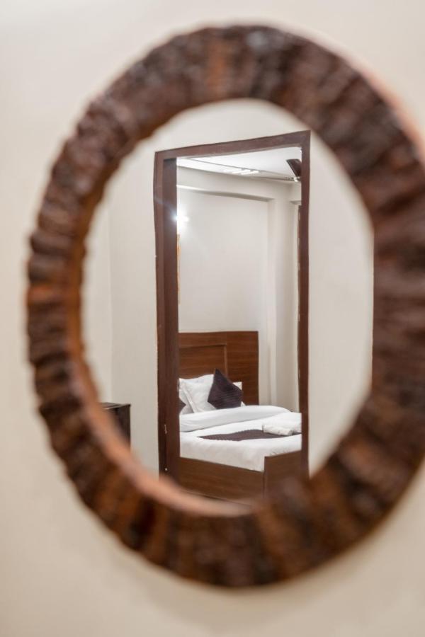 The Lodgers 2 Bhk Serviced Apartment Infront Of Artemis Hospital Гургаон Экстерьер фото
