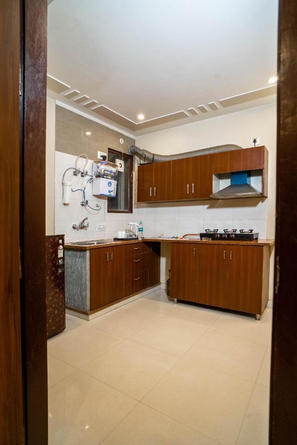 The Lodgers 2 Bhk Serviced Apartment Infront Of Artemis Hospital Гургаон Экстерьер фото