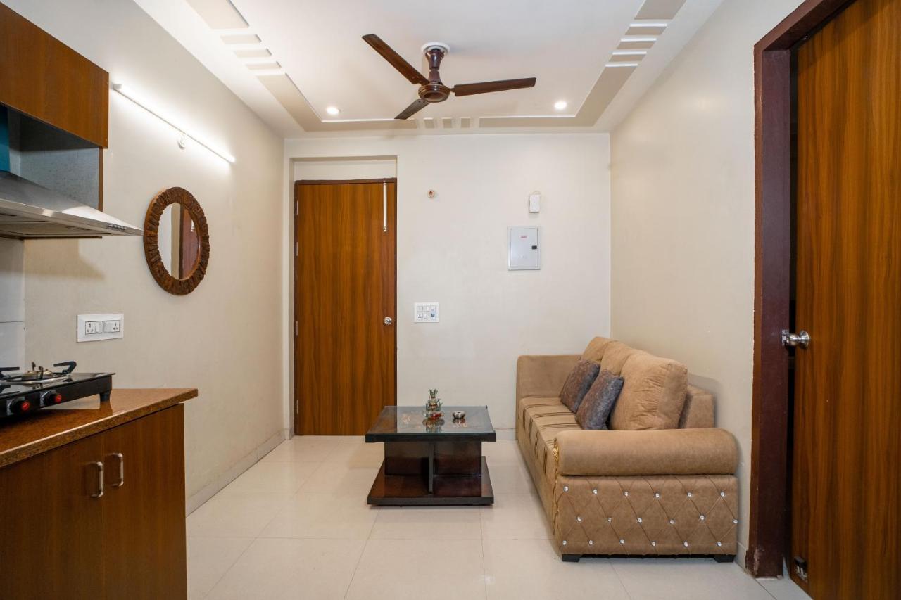The Lodgers 2 Bhk Serviced Apartment Infront Of Artemis Hospital Гургаон Экстерьер фото
