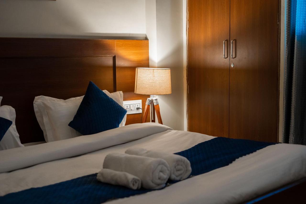 The Lodgers 2 Bhk Serviced Apartment Infront Of Artemis Hospital Гургаон Экстерьер фото