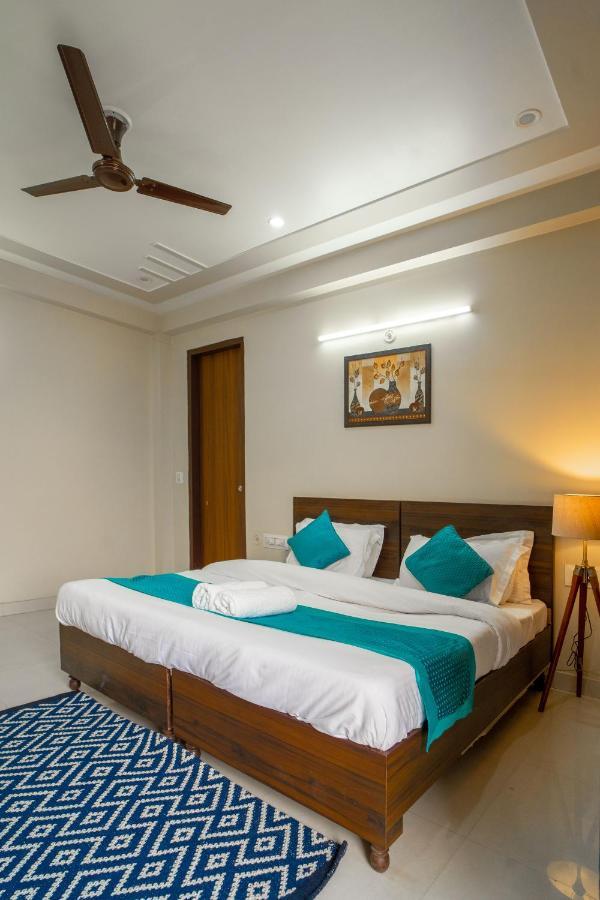 The Lodgers 2 Bhk Serviced Apartment Infront Of Artemis Hospital Гургаон Экстерьер фото