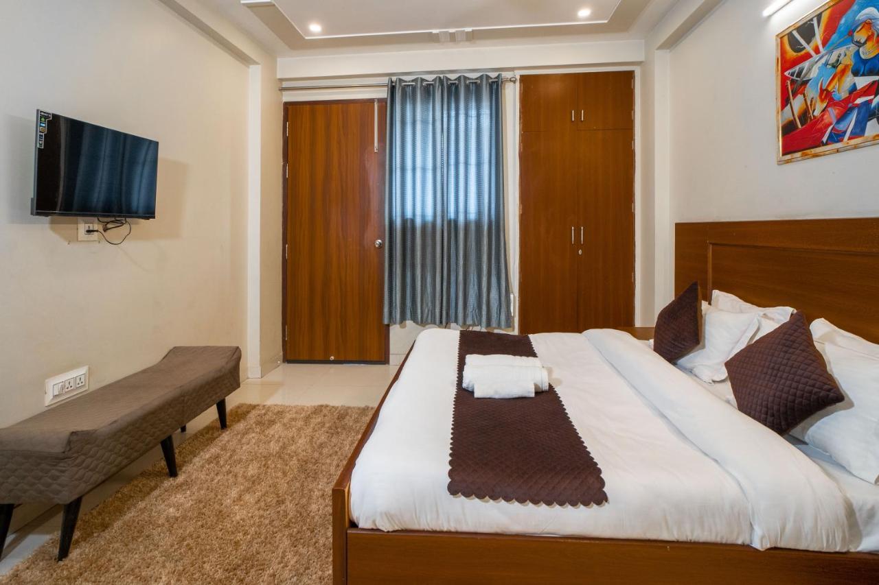 The Lodgers 2 Bhk Serviced Apartment Infront Of Artemis Hospital Гургаон Экстерьер фото