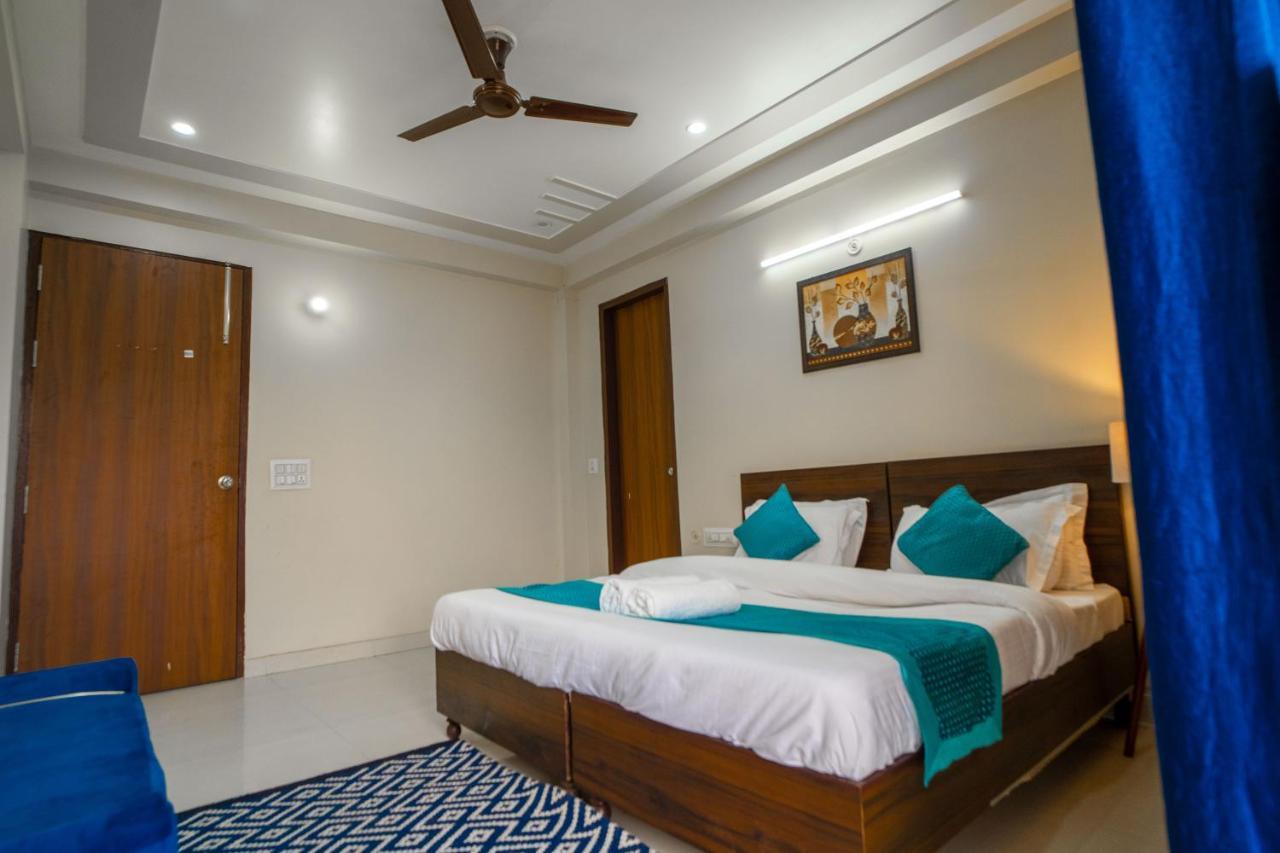 The Lodgers 2 Bhk Serviced Apartment Infront Of Artemis Hospital Гургаон Экстерьер фото