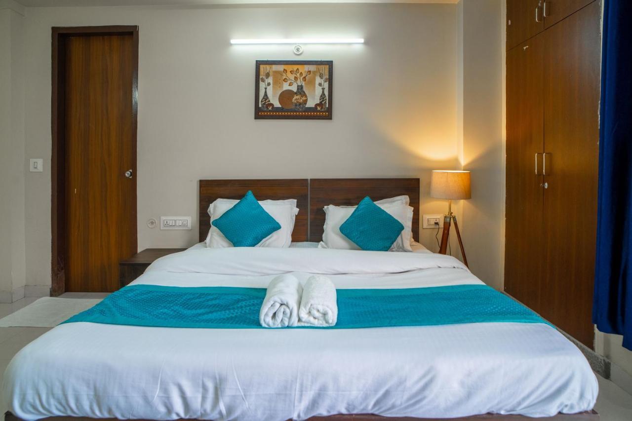 The Lodgers 2 Bhk Serviced Apartment Infront Of Artemis Hospital Гургаон Экстерьер фото