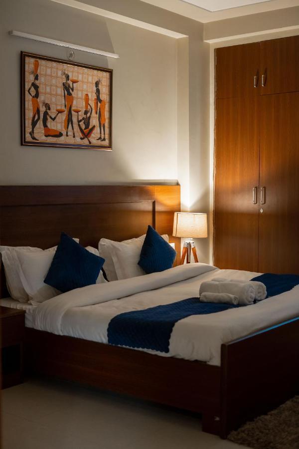 The Lodgers 2 Bhk Serviced Apartment Infront Of Artemis Hospital Гургаон Экстерьер фото