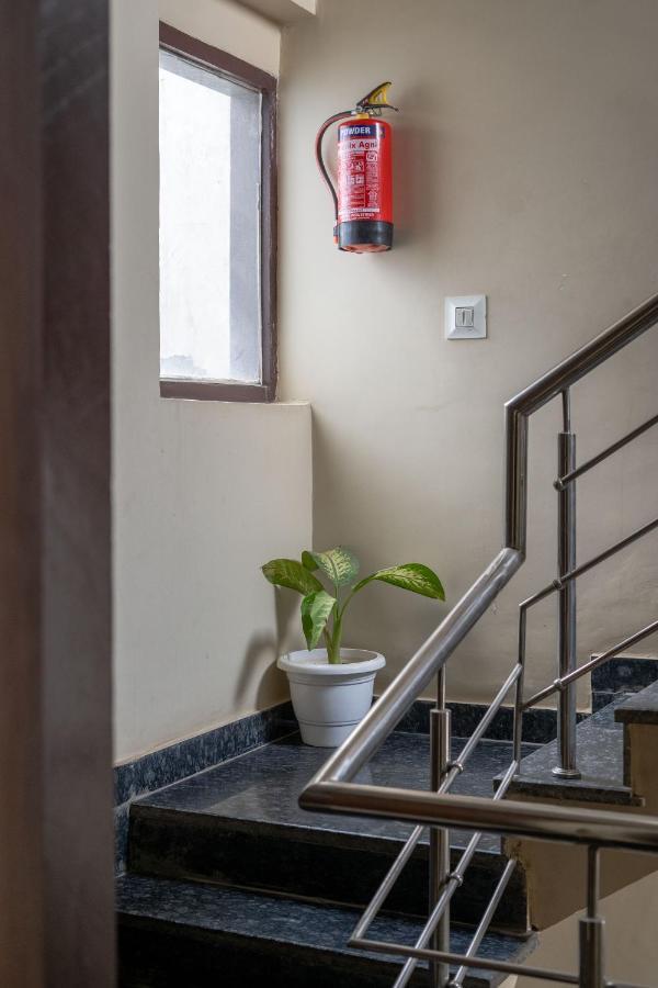 The Lodgers 2 Bhk Serviced Apartment Infront Of Artemis Hospital Гургаон Экстерьер фото